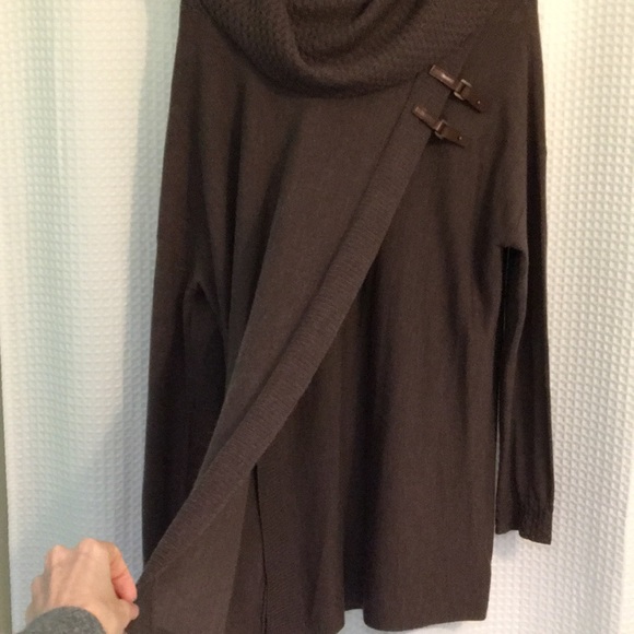 ELLEN TRACY - Super Chic Brown Sweater with Buckle Detail - Size: Large - Picture 8 of 13